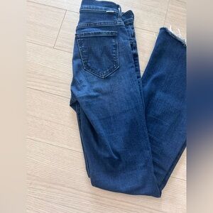 MOTHER Weekender jeans. Mid to high rise.